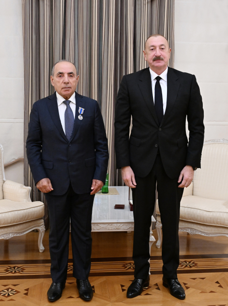 Prezident Yaqub Eyyubova 