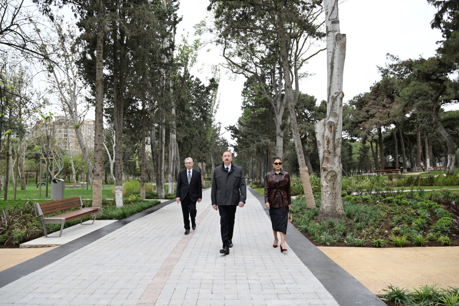 Prezident və birinci xanım yeni parkın açılışında iştirak etdi (FOTO)