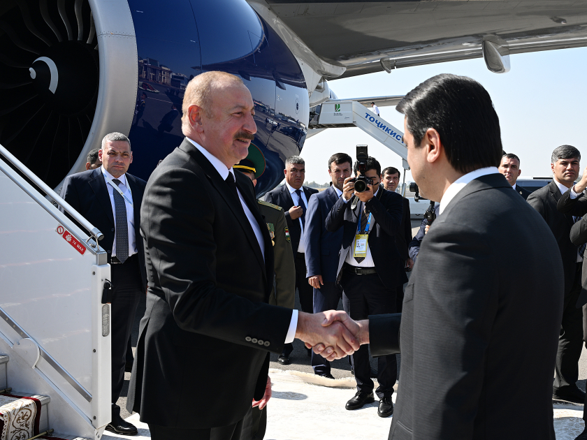 Prezident Tacikistana səfərə getdi (FOTO)