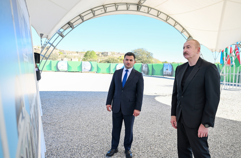 Prezident Cəbrayılda məscidin, ikinci və üçüncü yaşayış komplekslərinin təməlini qoydu (YENİLƏNİB)