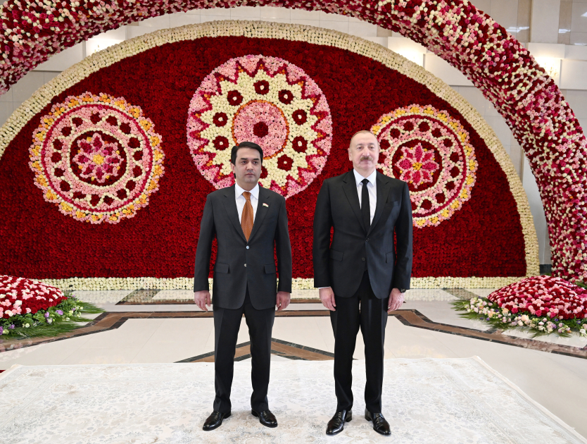 Prezident Tacikistana səfərə getdi (FOTO)