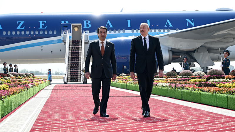Prezident Tacikistana səfərə getdi (FOTO)