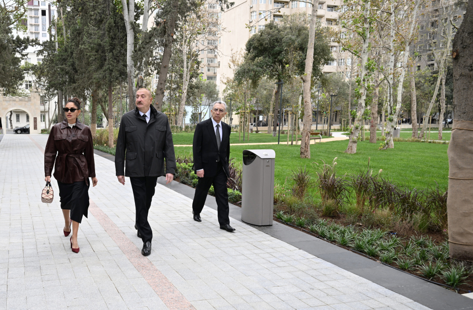 Prezident və birinci xanım yeni parkın açılışında iştirak etdi (FOTO)