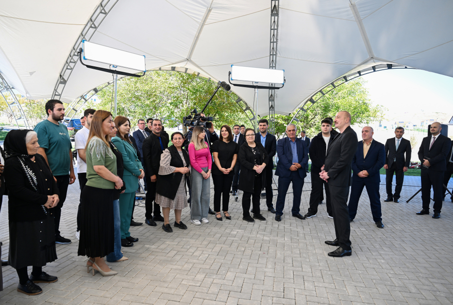Prezident Cəbrayılda məscidin, ikinci və üçüncü yaşayış komplekslərinin təməlini qoydu (YENİLƏNİB)