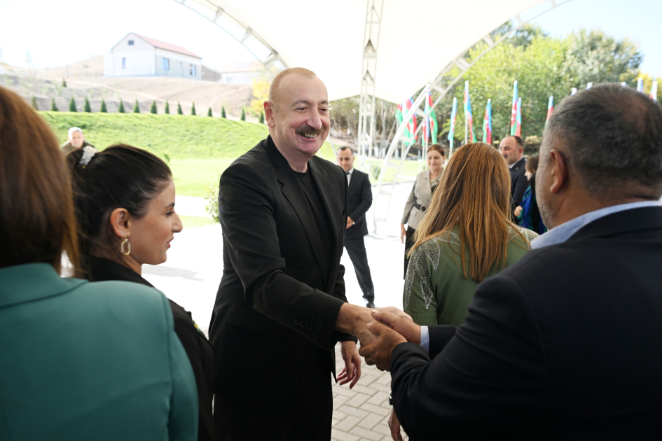 Prezident Cəbrayılda məscidin, ikinci və üçüncü yaşayış komplekslərinin təməlini qoydu (YENİLƏNİB)
