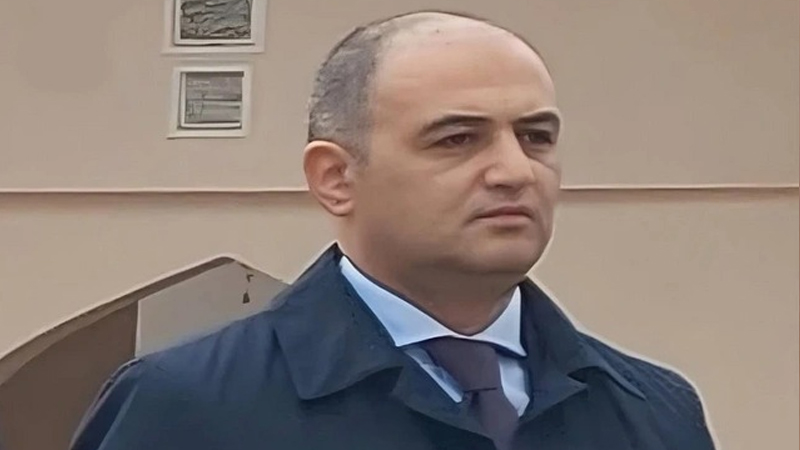 Nazir rəisi işdən çıxardı (FOTO)