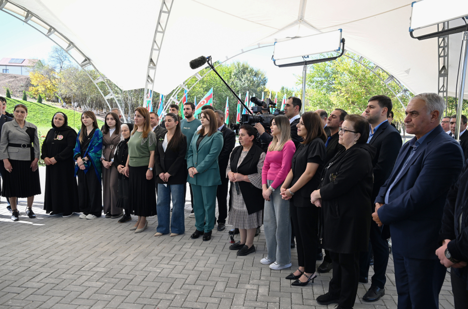 Prezident Cəbrayılda məscidin, ikinci və üçüncü yaşayış komplekslərinin təməlini qoydu (YENİLƏNİB)