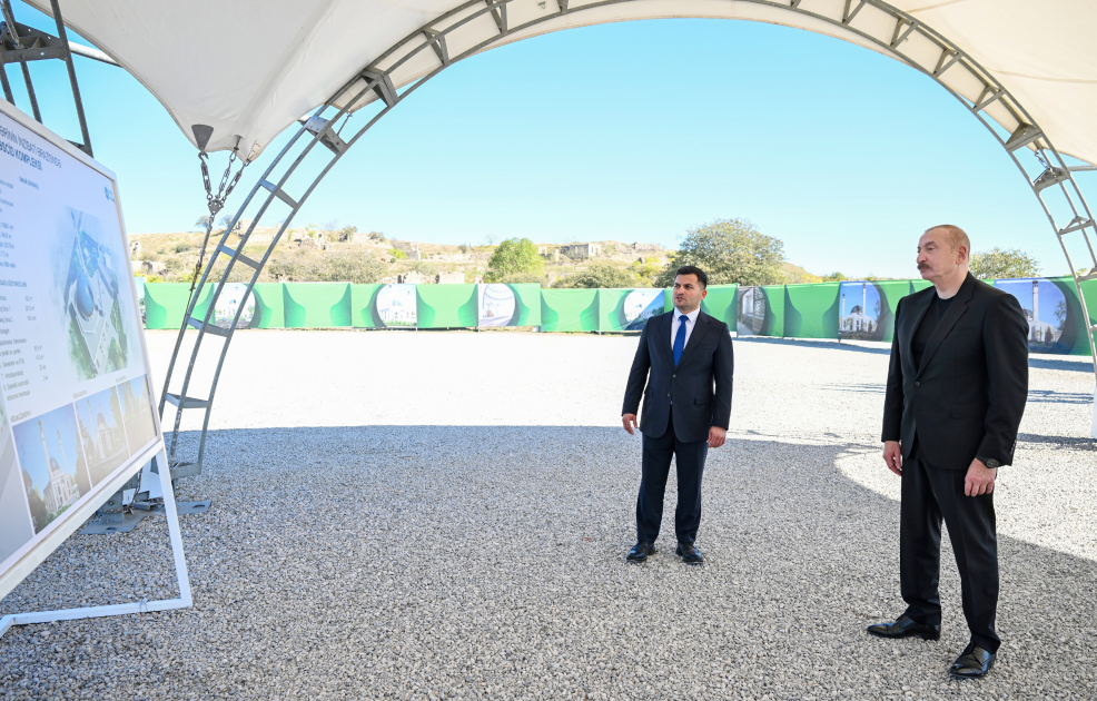 Prezident Cəbrayılda məscidin, ikinci və üçüncü yaşayış komplekslərinin təməlini qoydu (YENİLƏNİB)