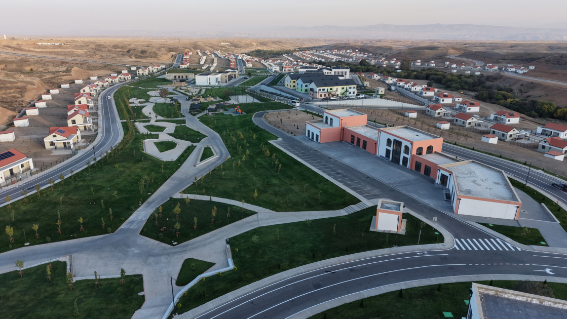 Prezident Cəbrayılda məscidin, ikinci və üçüncü yaşayış komplekslərinin təməlini qoydu (YENİLƏNİB)