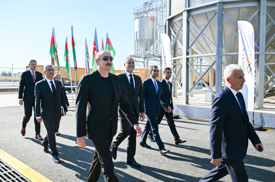 Prezident Cəbrayılda məscidin, ikinci və üçüncü yaşayış komplekslərinin təməlini qoydu (YENİLƏNİB)