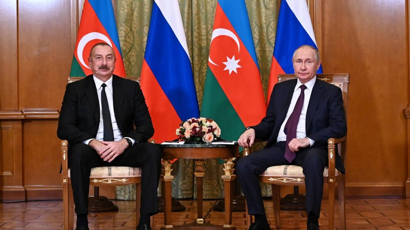 İlham Əliyev Vladimir Putini təbrik etdi