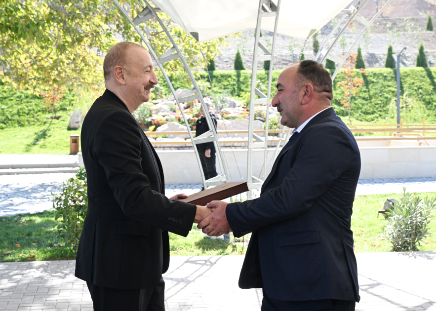 Prezident Horovlu sakinlərinə mənzillərin açarlarını təqdim etdi (YENİLƏNİB)