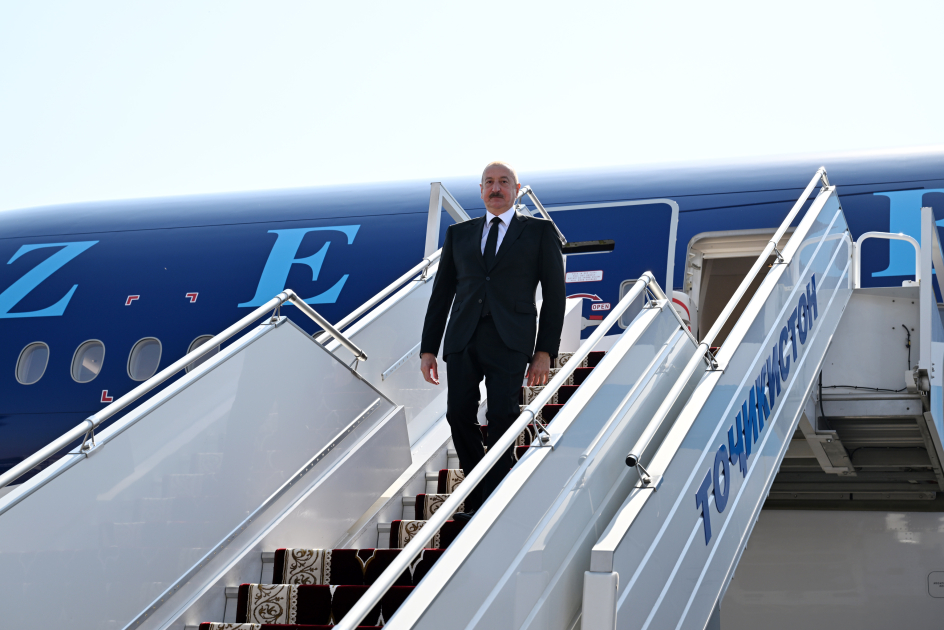 Prezident Tacikistana səfərə getdi (FOTO)