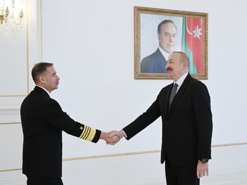 İlham Əliyev ABŞ Mərkəzi Komandanlığının komandanını qəbul etdi (FOTO)