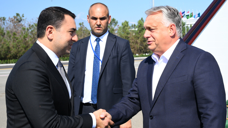 Viktor Orban Qəbələyə gəldi (FOTO)