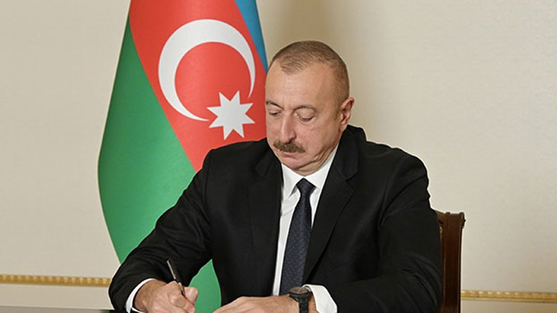 Prezident bu şəxsləri təltif etdi