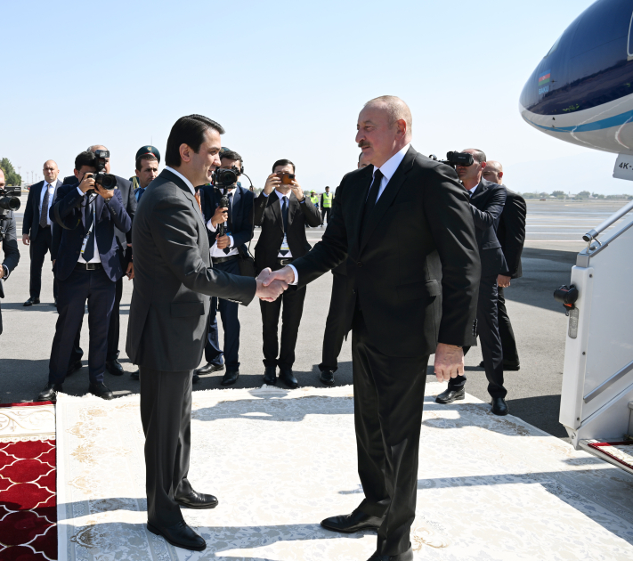Prezident Tacikistana səfərə getdi (FOTO)
