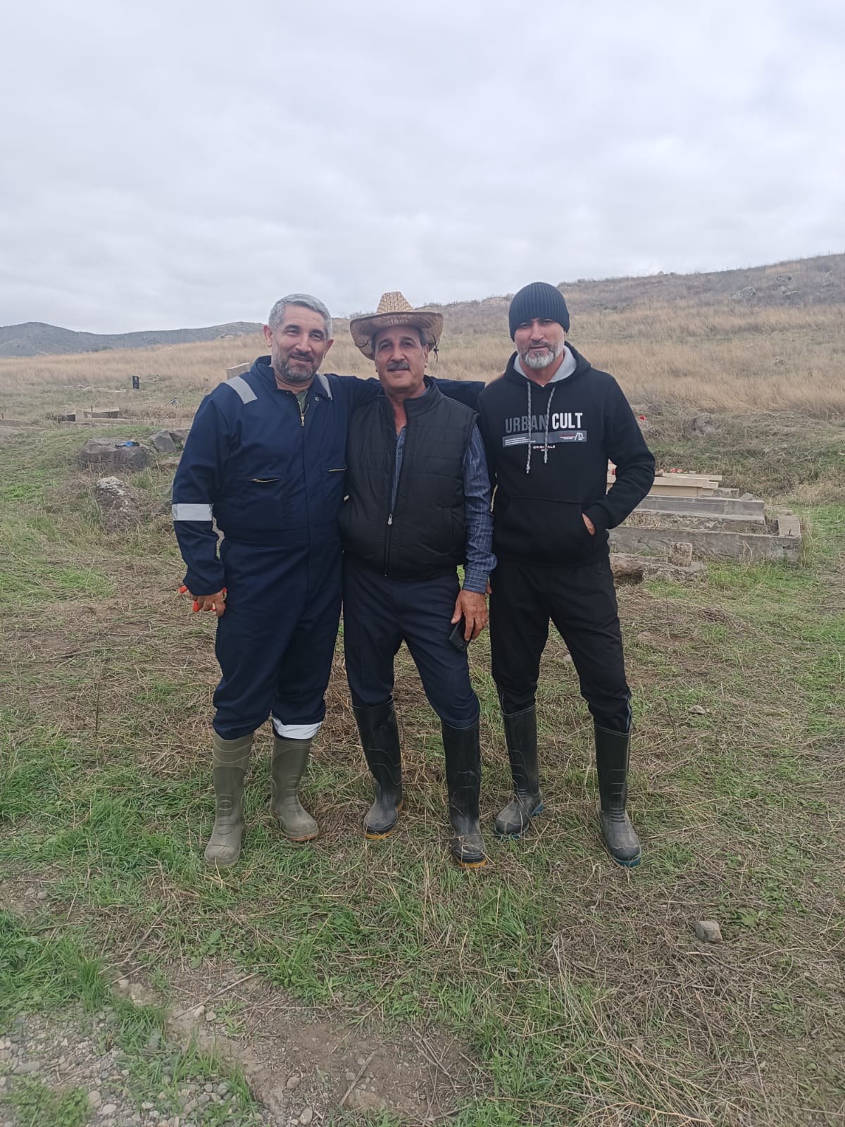Saymağı mərmilərin uçuşundan öyrənən nəslin yazısı (FOTO)