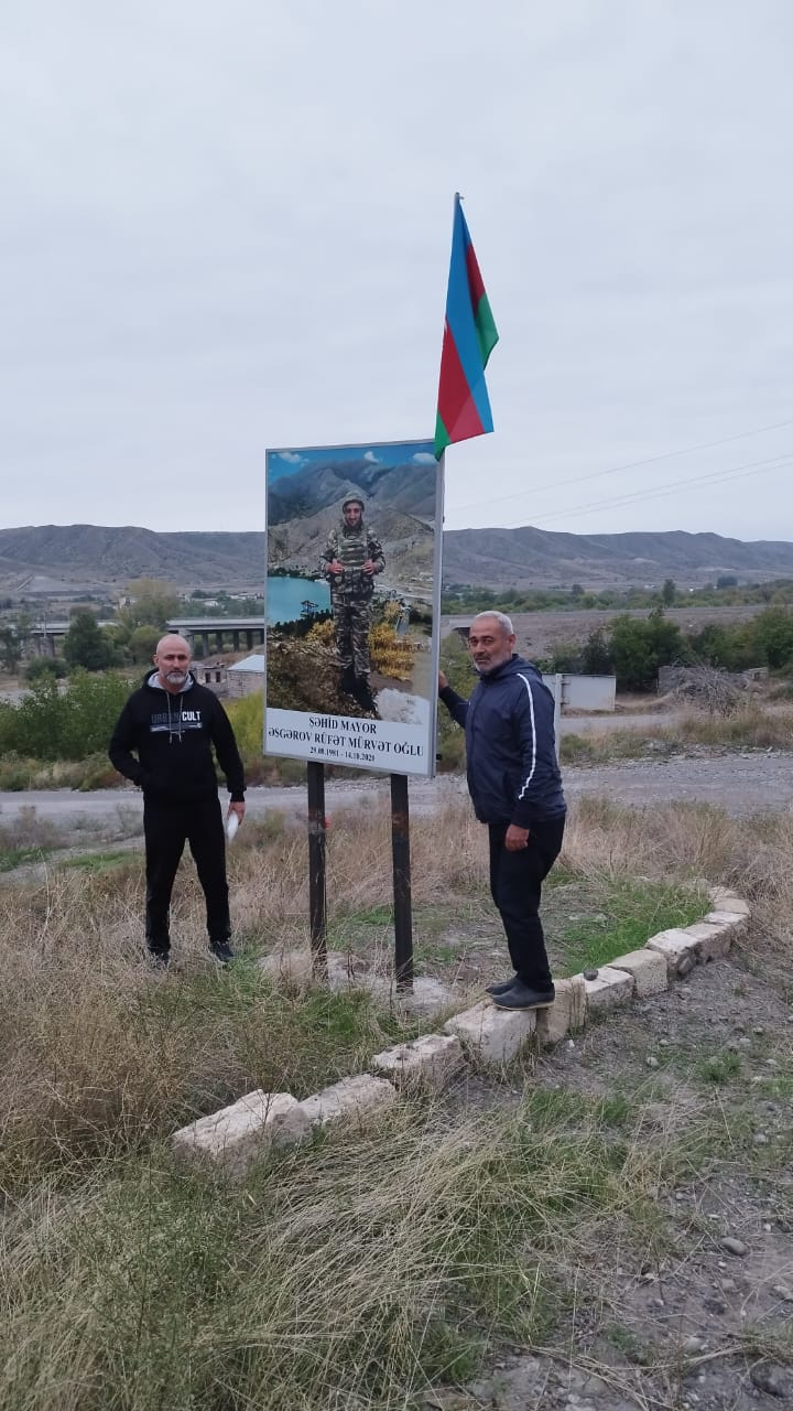 Saymağı mərmilərin uçuşundan öyrənən nəslin yazısı (FOTO)