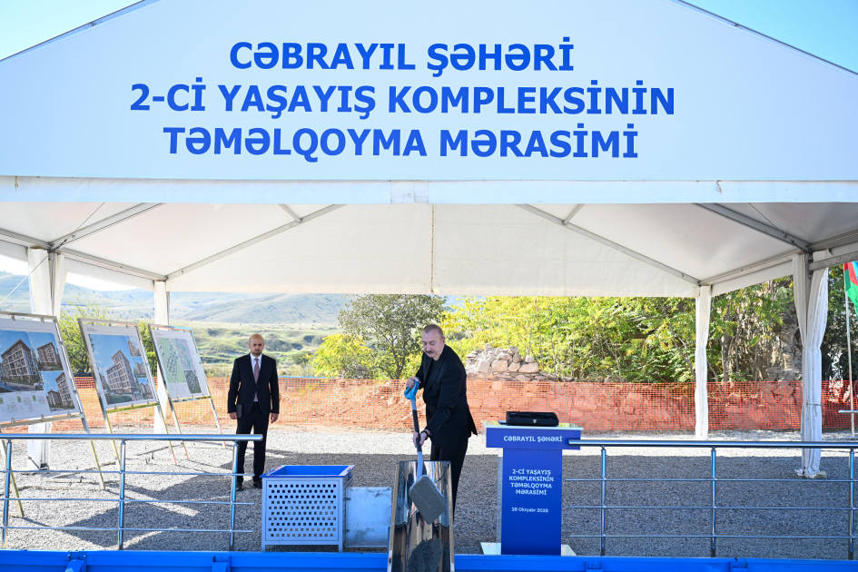 Prezident Cəbrayılda məscidin, ikinci və üçüncü yaşayış komplekslərinin təməlini qoydu (YENİLƏNİB)