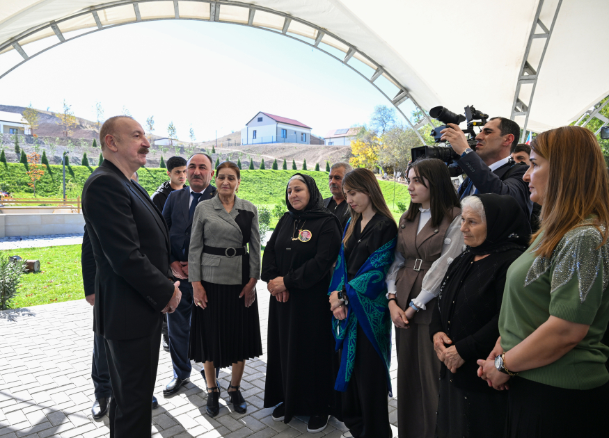 Prezident Cəbrayılda məscidin, ikinci və üçüncü yaşayış komplekslərinin təməlini qoydu (YENİLƏNİB)
