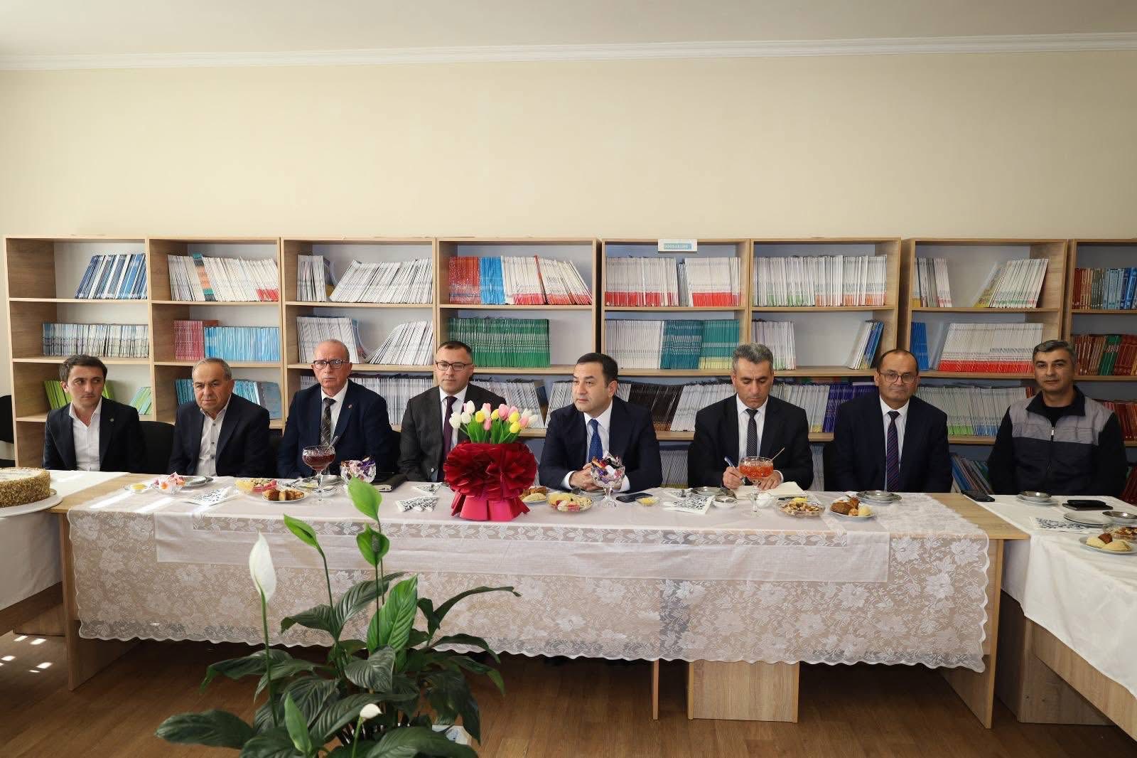 İsmayıllı şəhər 6 saylı tam orta məktəbinin kollektivi ilə görüş keçirildi (FOTO)