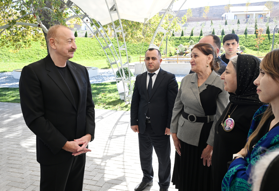 Prezident Cəbrayılda məscidin, ikinci və üçüncü yaşayış komplekslərinin təməlini qoydu (YENİLƏNİB)