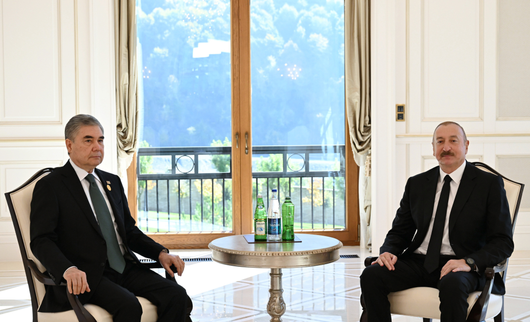 İlham Əliyev Qəbələdə Qurbanqulu Berdiməhəmmədovla görüşdü (FOTO)