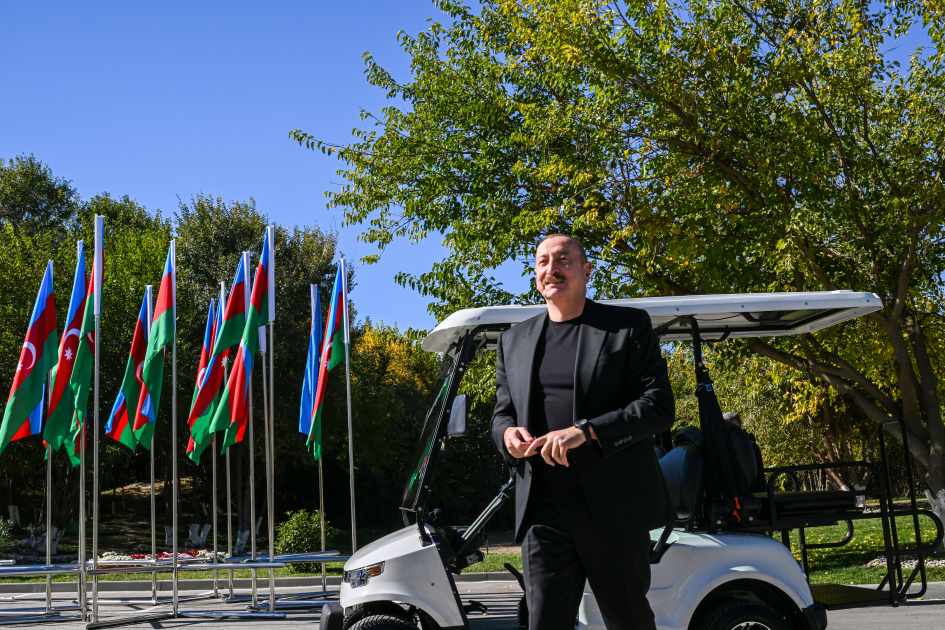 Prezident Horovlu sakinlərinə mənzillərin açarlarını təqdim etdi (YENİLƏNİB)