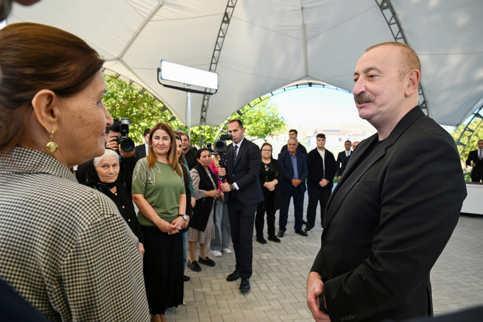 Prezident Cəbrayılda məscidin, ikinci və üçüncü yaşayış komplekslərinin təməlini qoydu (YENİLƏNİB)