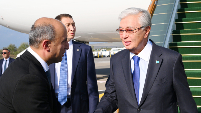 Tokayev Azərbaycana səfərə gəldi (FOTO)