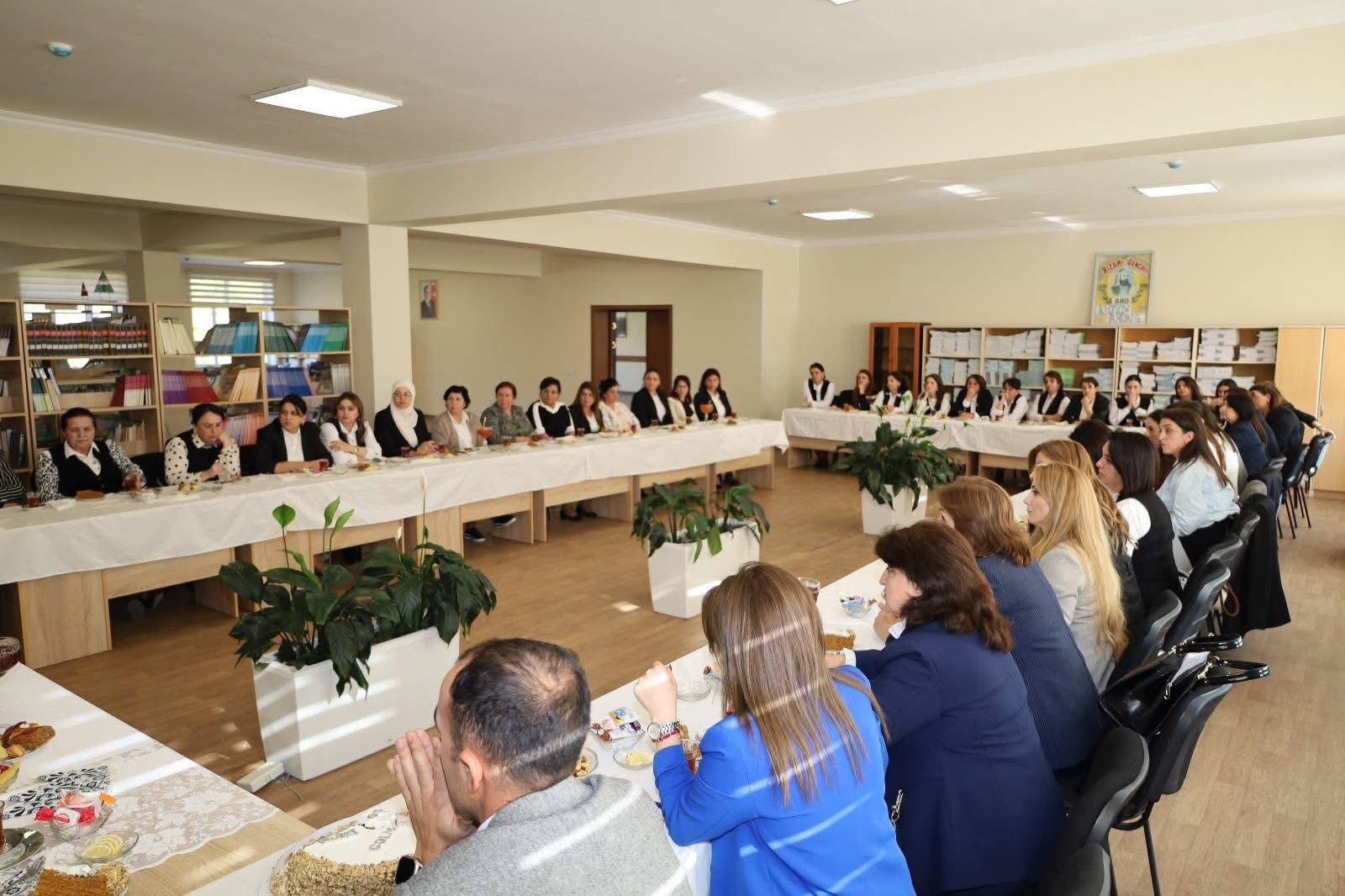 İsmayıllı şəhər 6 saylı tam orta məktəbinin kollektivi ilə görüş keçirildi (FOTO)