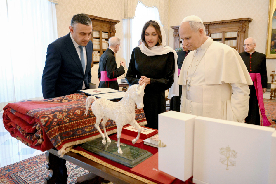 Mehriban Əliyeva Roma Papası ilə görüşdü (FOTO)