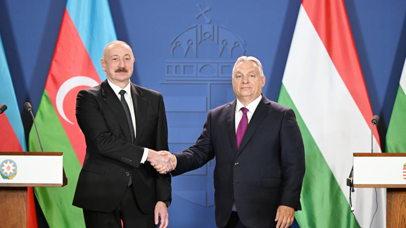 İlham Əliyev Orbanı təbrik etdi