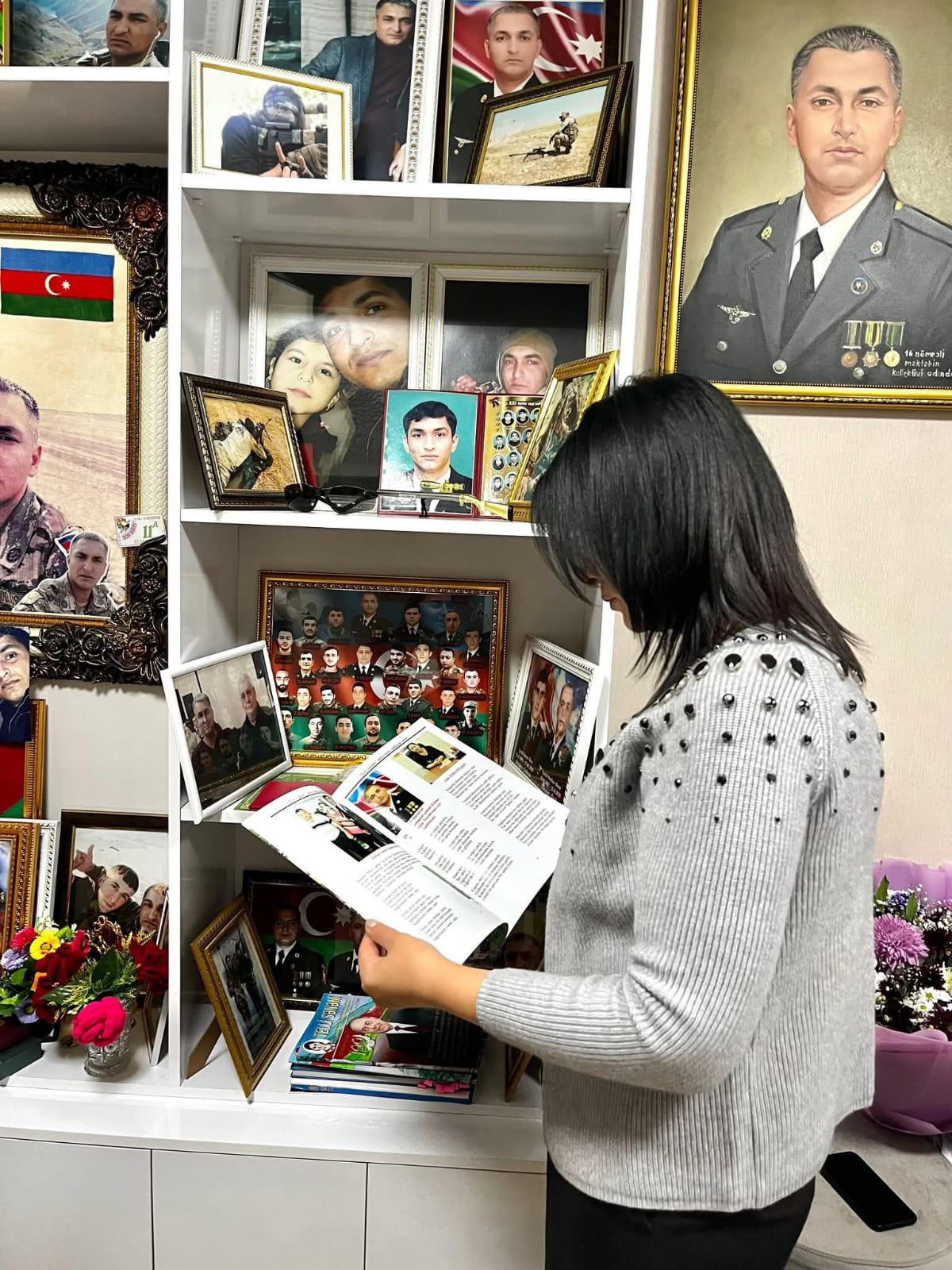 Elnarə Akimova şəhid Elmar Nəsibovun anasını ziyarət etdi (FOTO)