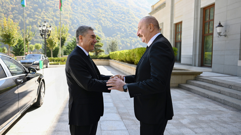 İlham Əliyev Qəbələdə Qurbanqulu Berdiməhəmmədovla görüşdü (FOTO)