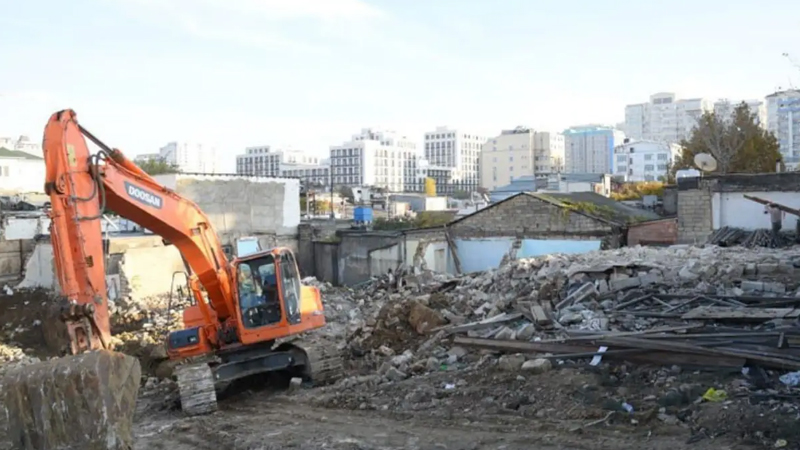 Bakının mərkəzində bu binalar plana düşdü: söküntüsünə başlanılır