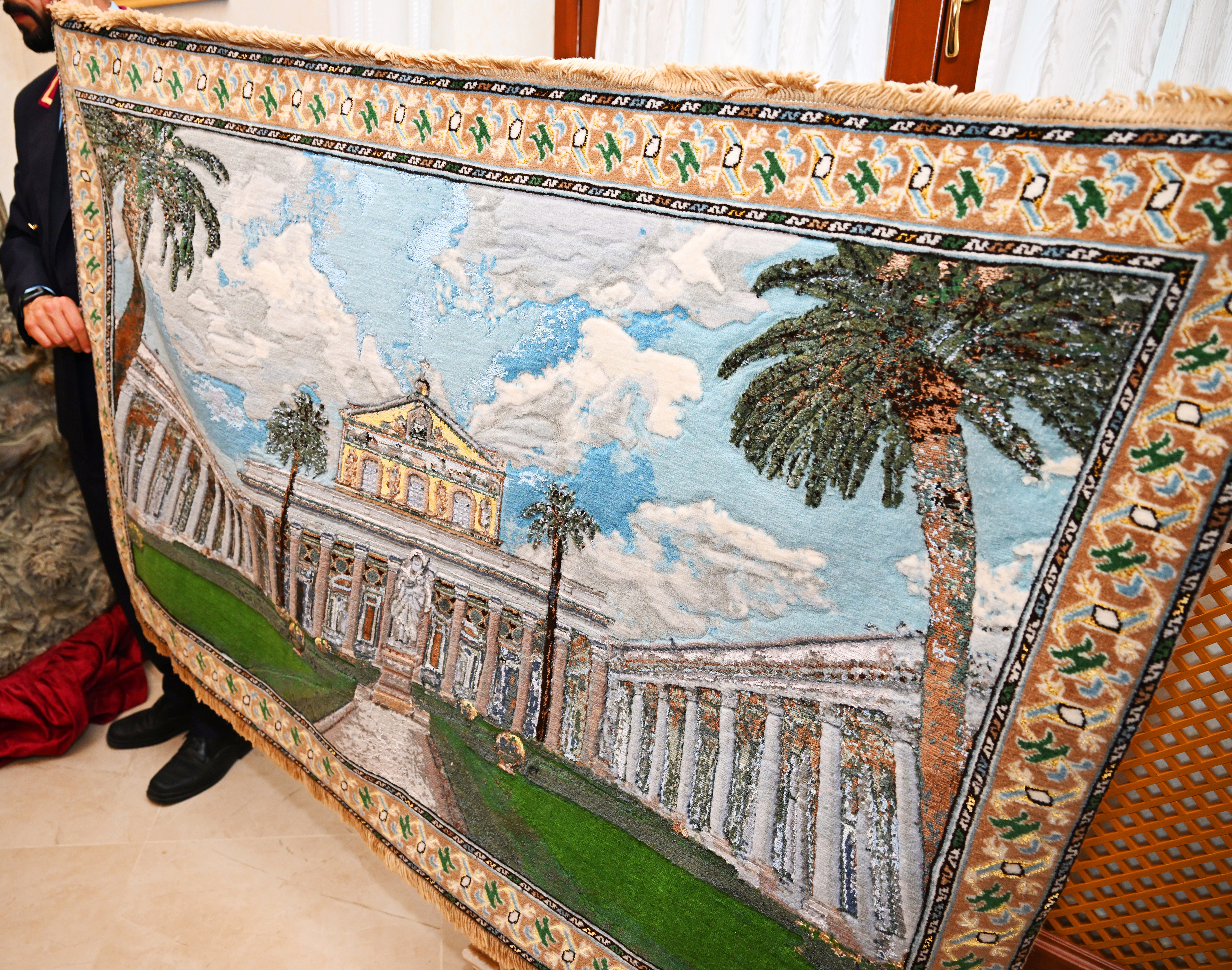 Mehriban Əliyeva Vatikanda Müqəddəs Pavel Bazilikasının baş keşişi ilə görüşdü (FOTO)