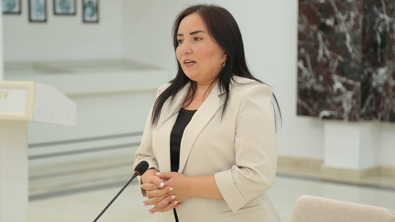Sevindik Hətəmov xanım müavinini işdən çıxardı (FOTO)