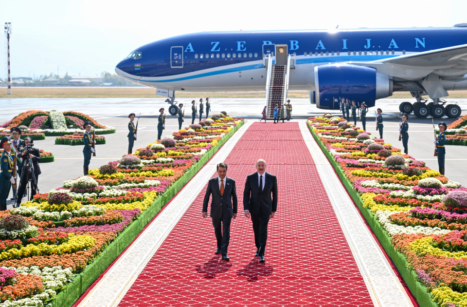 Prezident Tacikistana səfərə getdi (FOTO)