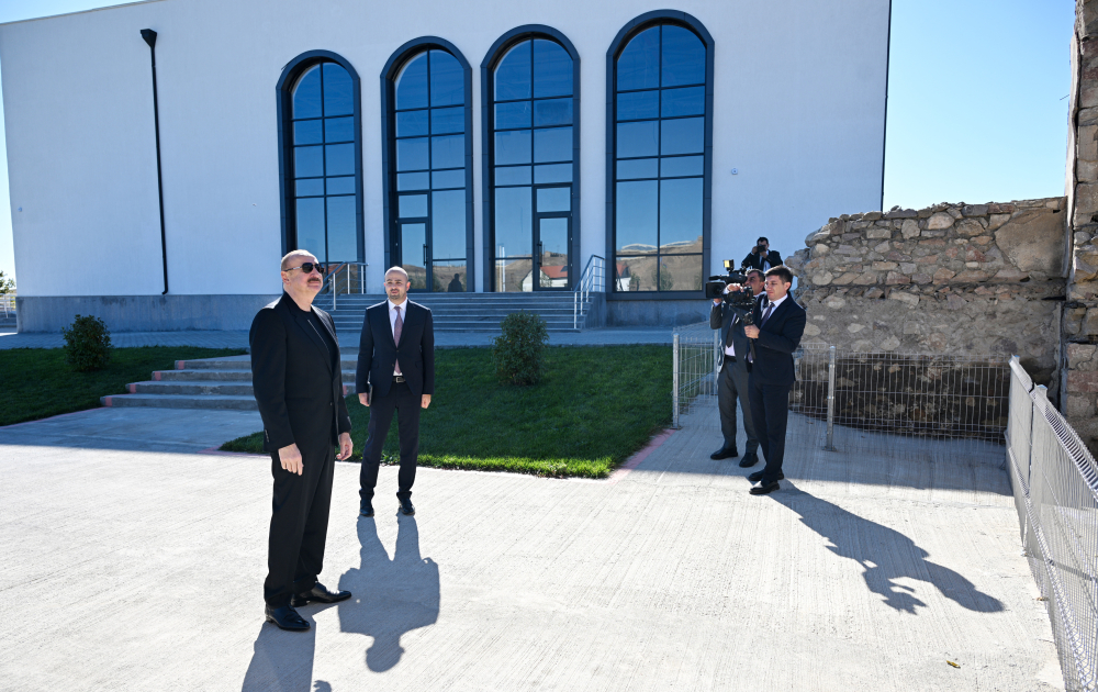 Prezident Cəbrayılda məscidin, ikinci və üçüncü yaşayış komplekslərinin təməlini qoydu (YENİLƏNİB)
