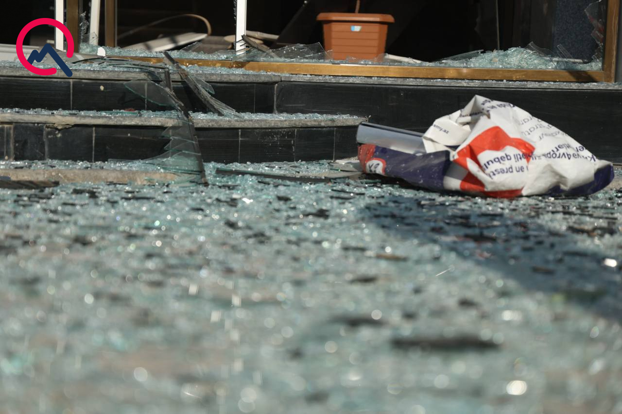 Bakıda partlayış olan ofisdən FOTOLAR