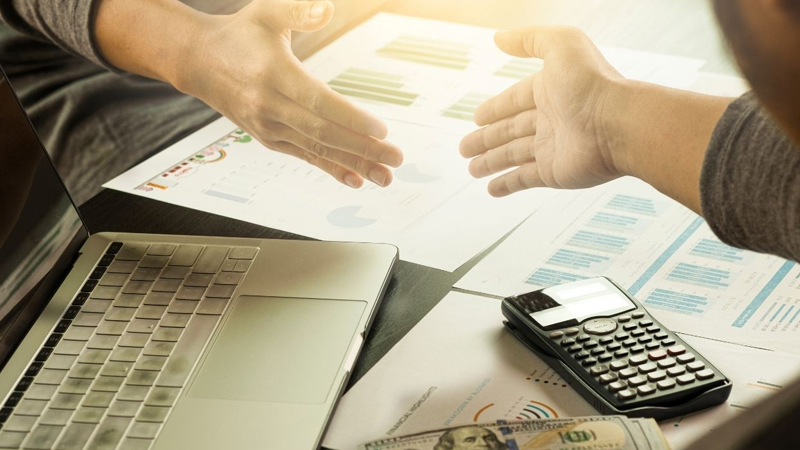 Dövlət qurumuna 604 minlik mənzil satan Mehman Məmmədov kimdir?