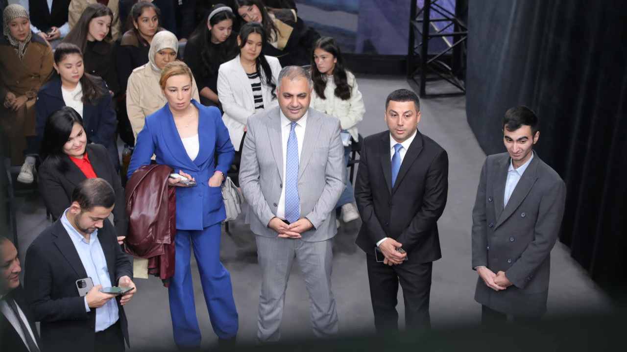 Tanınmış jurnalistlər Özbəkistanda səfir və rektorla görüşdü (FOTO)