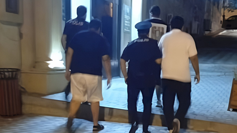 Şəhidlər xiyabanında qeyri-etik video çəkən ərəblər üzr istədi