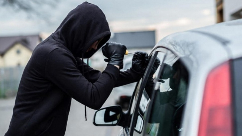 BMW-dən oğurluq etdi, 9 ay 