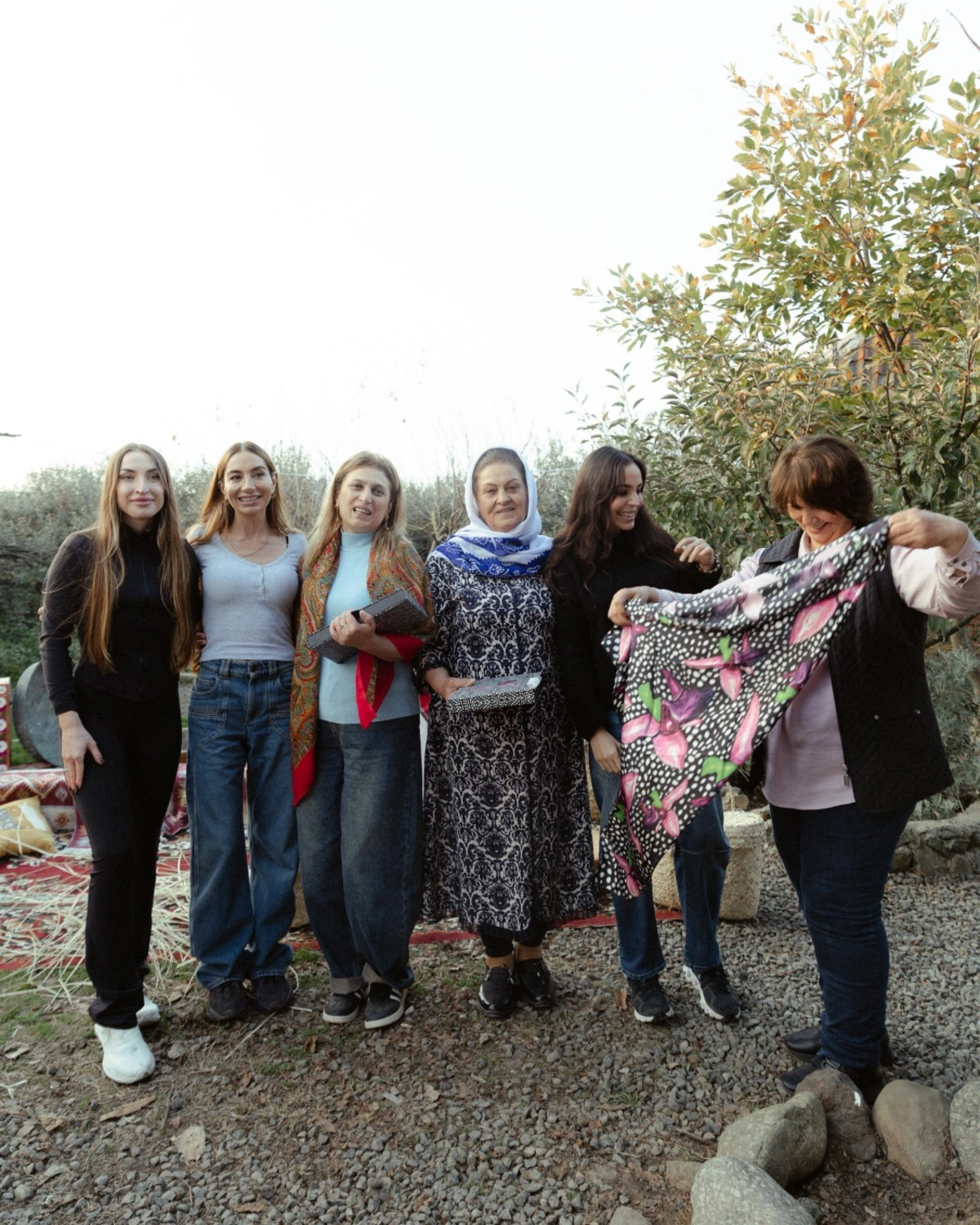 Leyla Əliyeva, Arzu Əliyeva və Alena Əliyeva Lənkəranda fermer təsərrüfatı ilə tanış oldu (FOTO)