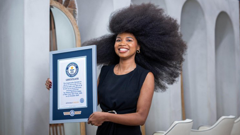 Nyu-yorklu qadının saçı dünyanın ən böyük afro saç düzümü elan edildi