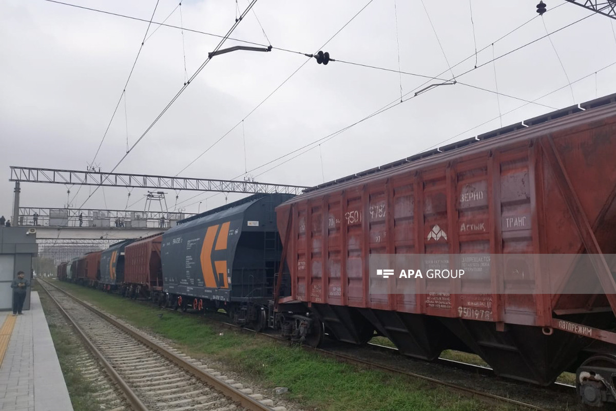 Qazaxıstan taxılı ilə yüklənmiş qatar Azərbaycandan Ermənistana yola salınır (FOTO)