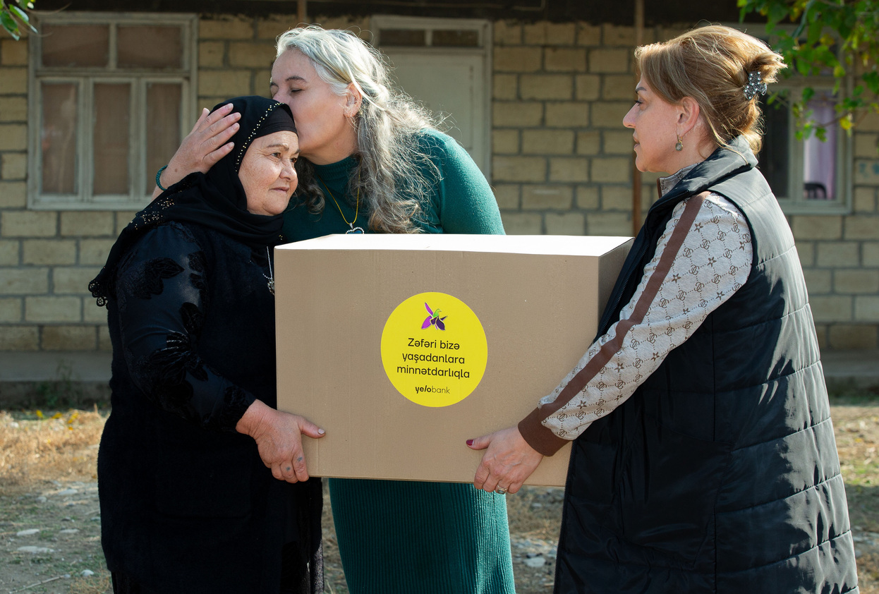 Yelo Bank Xocavənddə yaşayan şəhid ailələrinə Zəfər sovqatı təqdim edib